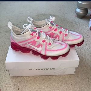 I don’t want them anymore. Still in good condition!! Size 7.5 womens !